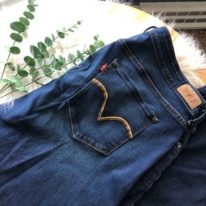 Levi’s Perfectly Shaping 512 Jeans